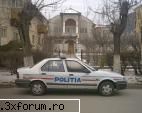 un politist cercetand un geam spart:
- mda, exact cum mi-am inchipuit ... e spart pe amandoua parti!